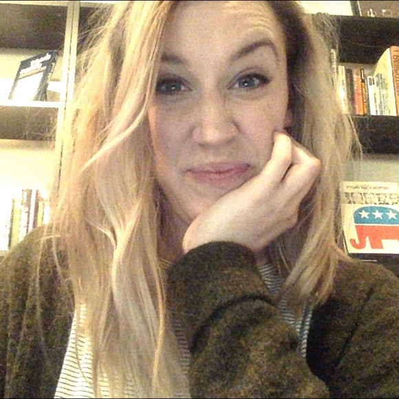 Meet your Posher, Caitlin - Picture 1 of 1